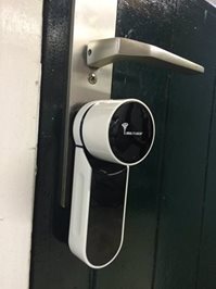 ENTR gemonteerd aan binnenkant deur